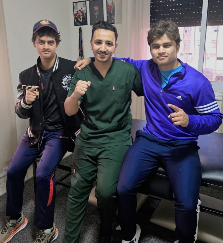 Young athletes with chiropractor Ayyoub Ouchen after treatment at CHIRO HEALTH CENTER Agadir