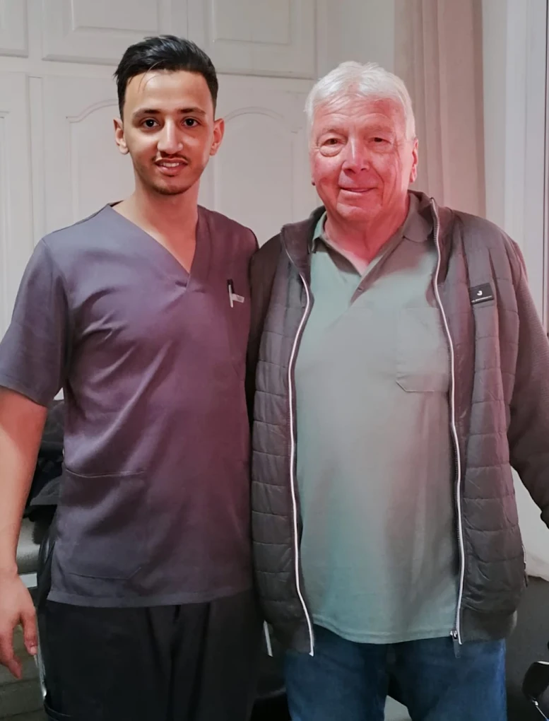 Satisfied patient with lead chiropractor Ayyoub Ouchen at CHIRO HEALTH CENTER Agadir