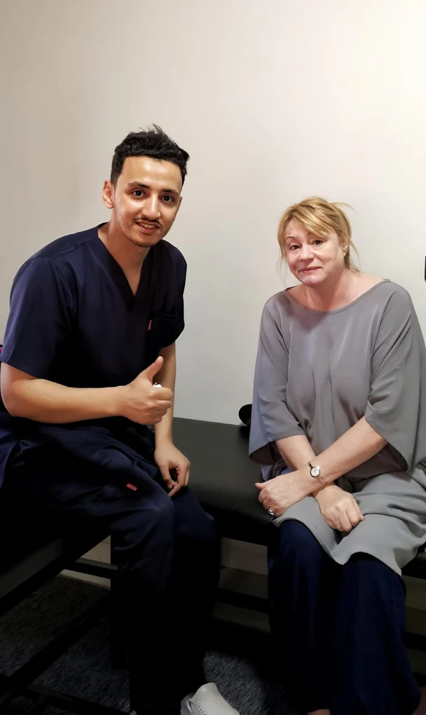 Chiropractic patient happy after treatment session with Ayyoub Ouchen in Agadir